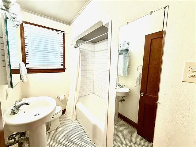 537 E William David Pkwy — Photo 11