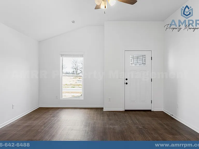 125 SW Vicki St — Photo 30