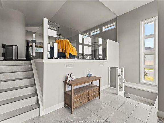 5th image of 193 Davis St