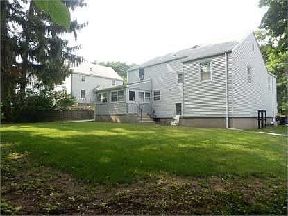 4th image of 20 Fairway Dr