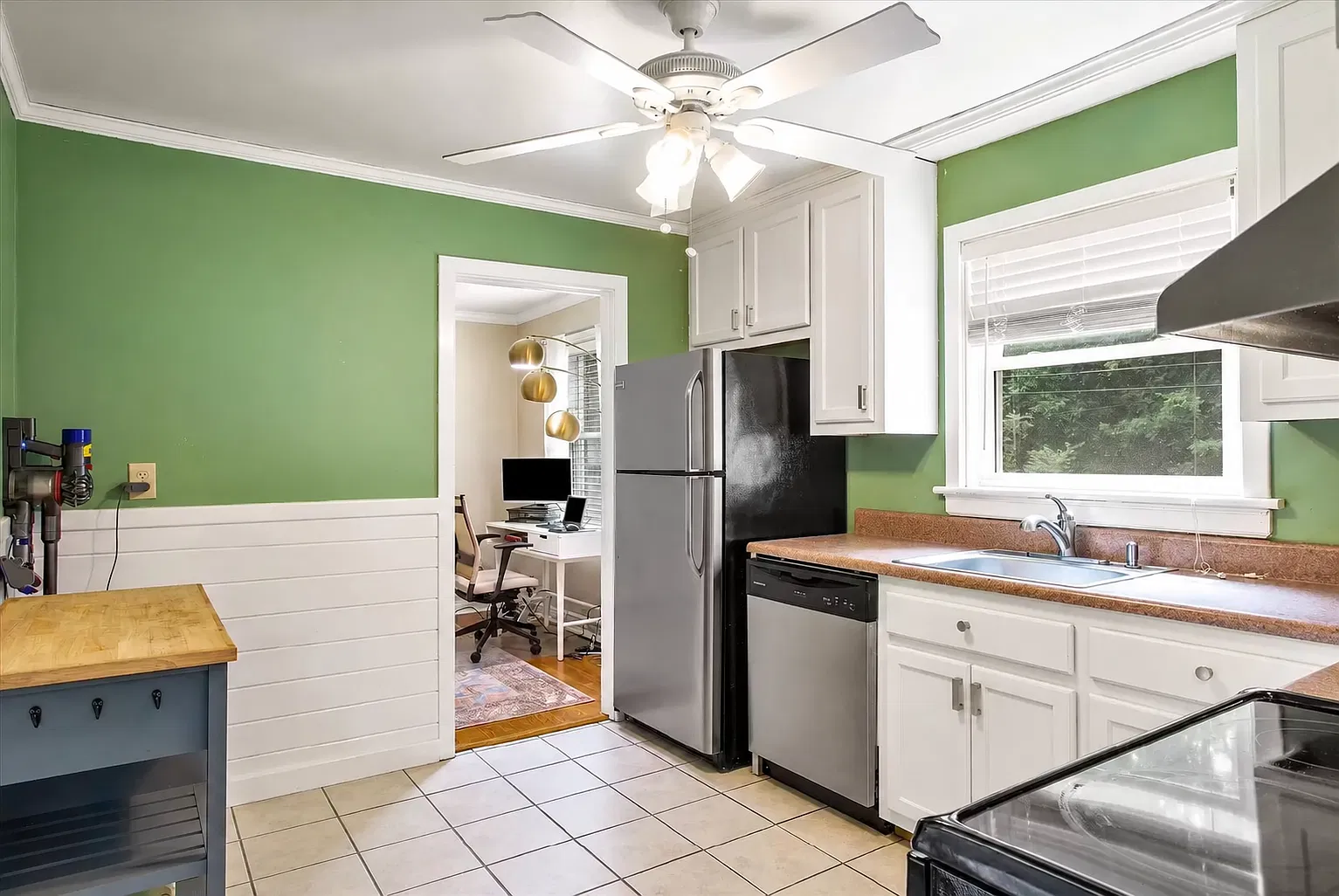 3 bed, 1300 sqft, $2,495 — Photo 3