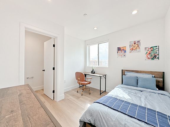 4th image of 1338 W 35th Pl #303