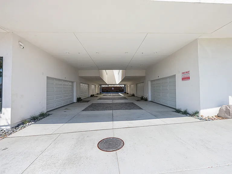 University Row Homes — Photo 34