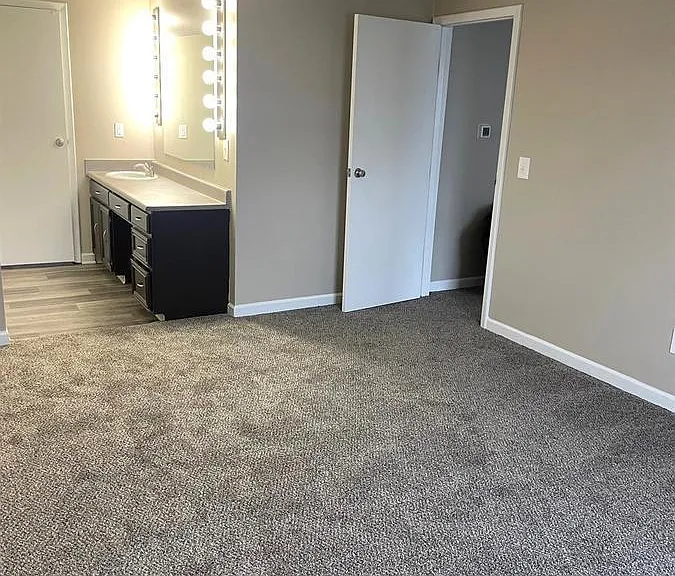 Continent French Quarter Apt — Photo 11