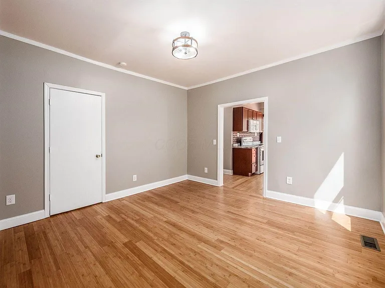 574 Seymour Ave — Photo 7