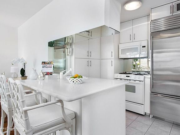 5th image of 201 E 66th St APT 8F
