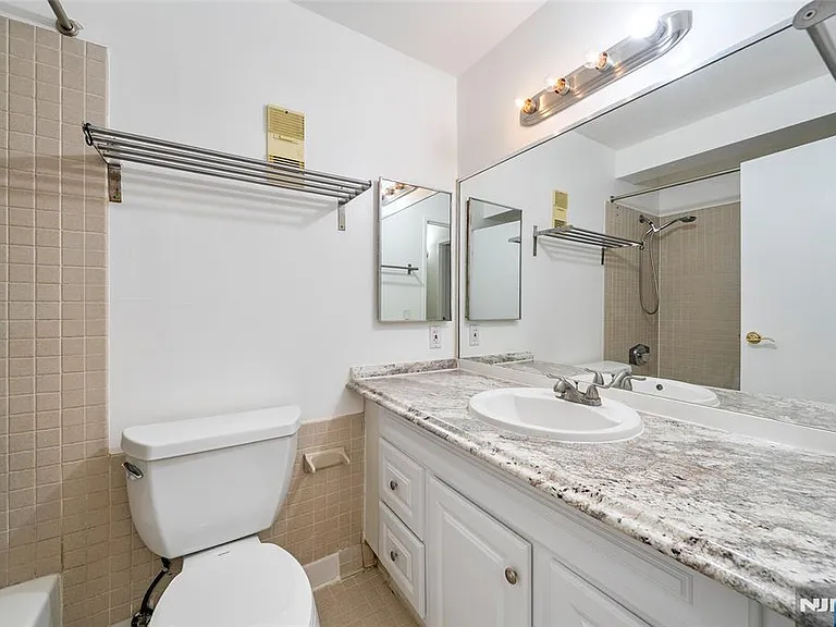 333 Grand Ave — Photo 9
