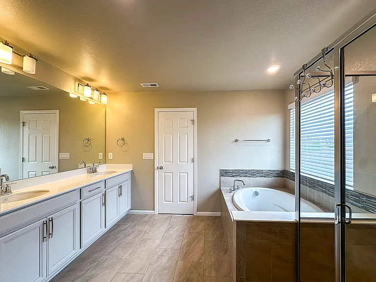 17440 Springfield Dr — Photo 32