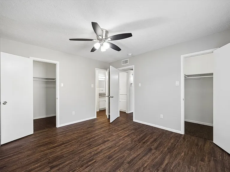 Emerson Street Apartments — Photo 19