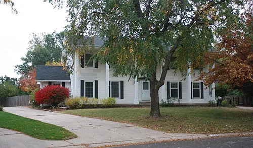 224 N Live Oak Ln Photo 1