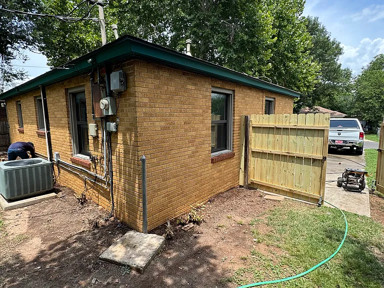 528 E Douglas Dr — Photo 27