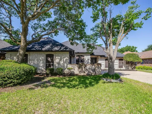 10187 Sunridge Dr, Benbrook, TX 76126