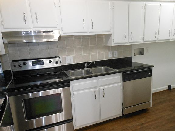 2nd image of 1824 N Elm St APT D