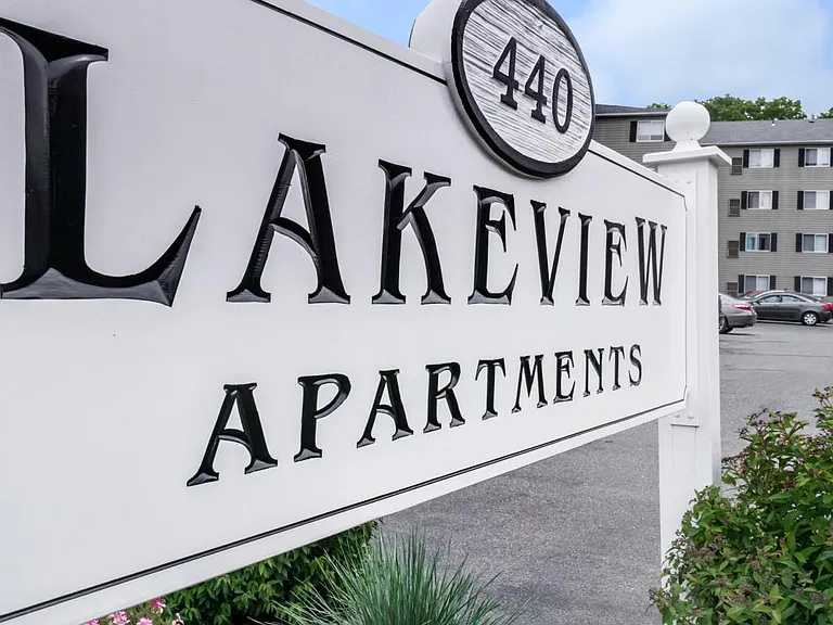 Lakeview — Photo 36