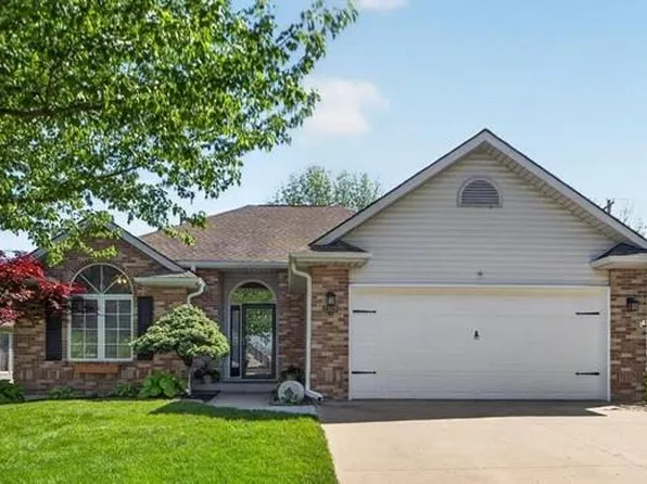 3328 S Victoria Dr, Blue Springs, MO 64015