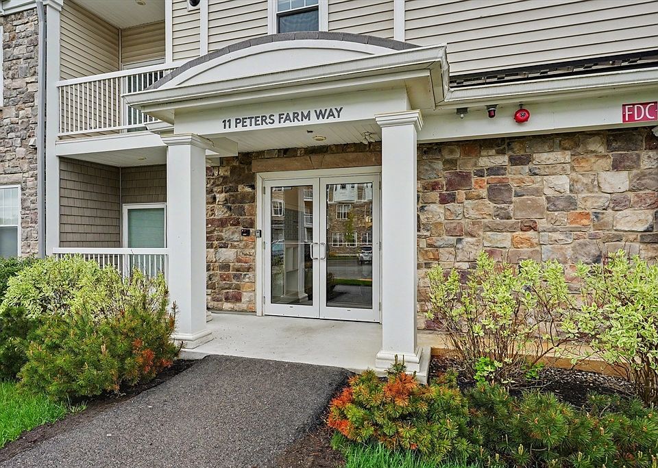 1st image of 11 Peters Farm Way #409