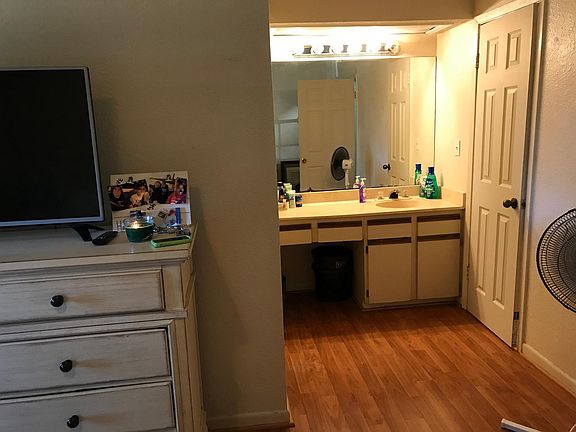 5th image of 210 Oak St Unit 301