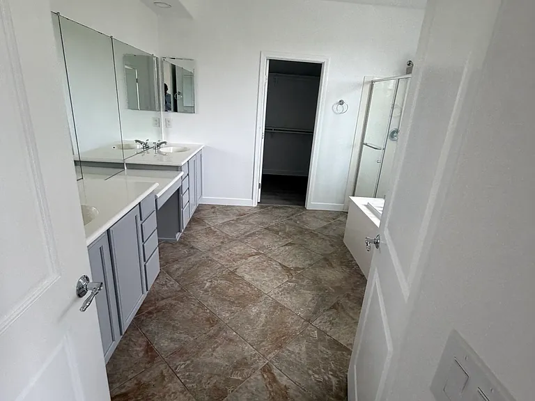 109 Cropton Ct — Photo 45