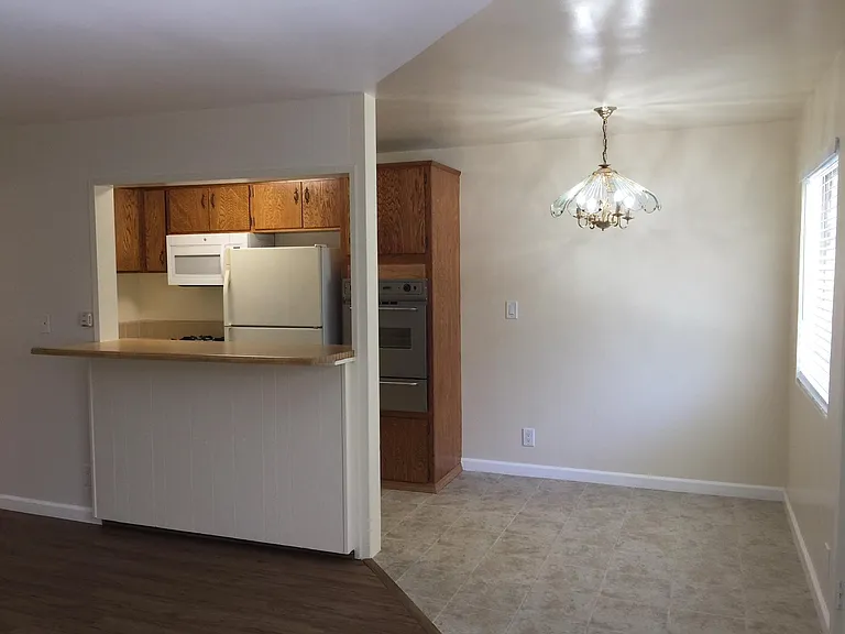 Bar, Kitchen, Dining