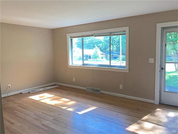 2nd image of 2016 Rosemont St #4
