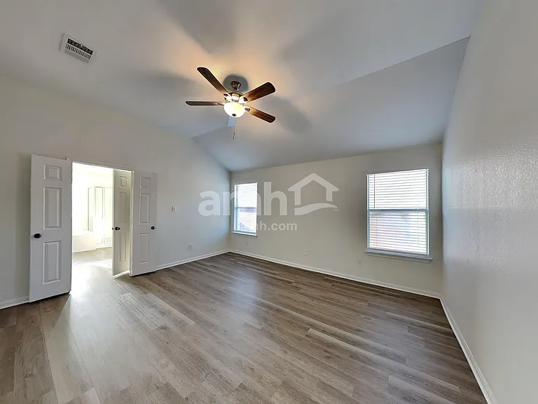 1701 Amberwood Loop — Photo 9