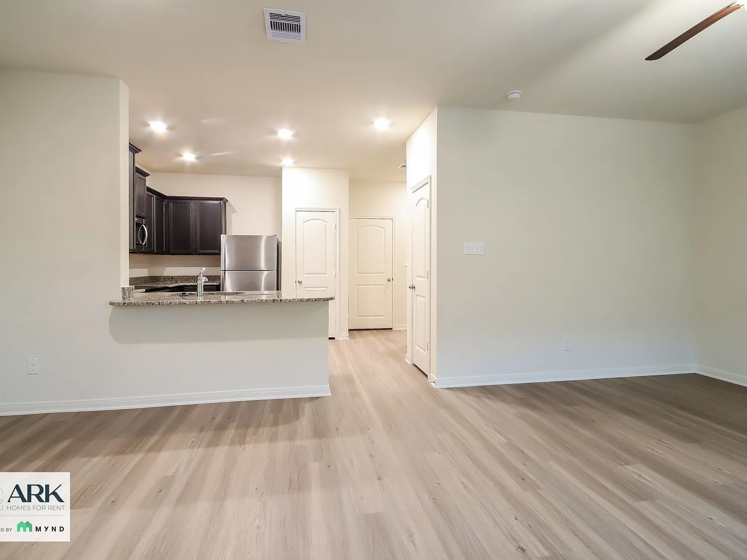 4 bed, 2.5 bath, 1727 sqft, $1,835 — Photo 4
