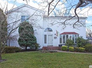 1454 Sylvia Ln, East Meadow, NY 11554