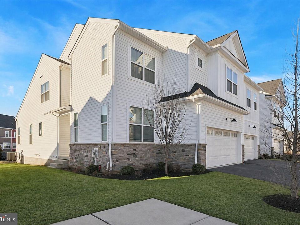 1st image of 10 Ladbroke Dr