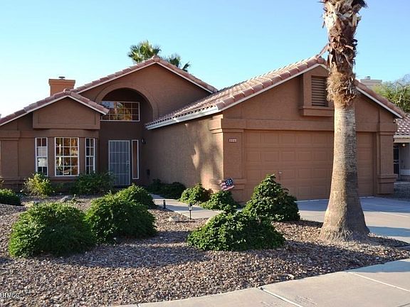 5th image of 1227 E Hiddenview Dr