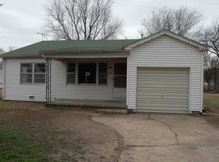 529 W 1st St, Valley Center, KS 67147