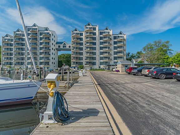 2nd image of 2964 Lakeshore Dr Unit E702