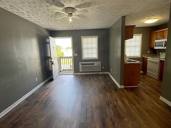 3rd image of 113 Hill St APT C