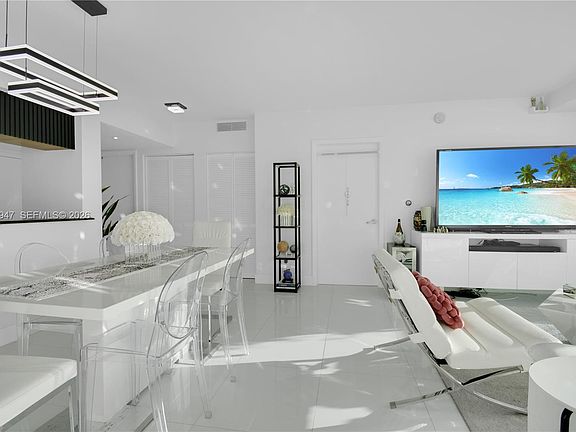 5th image of 1800 N Bayshore Dr APT 3410