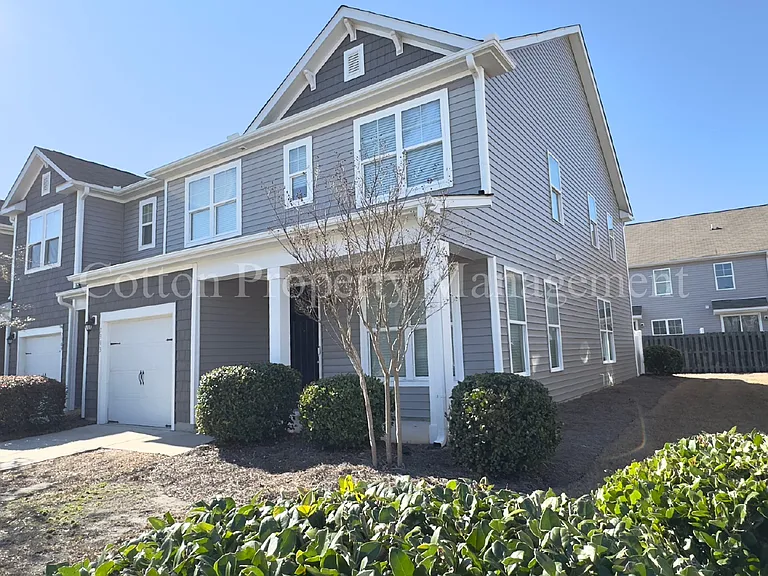 7313 Chipley Dr — Photo 2