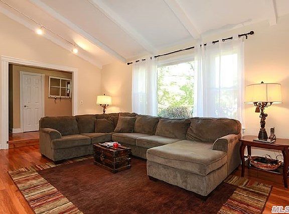 4th image of 8 Algonquin Dr