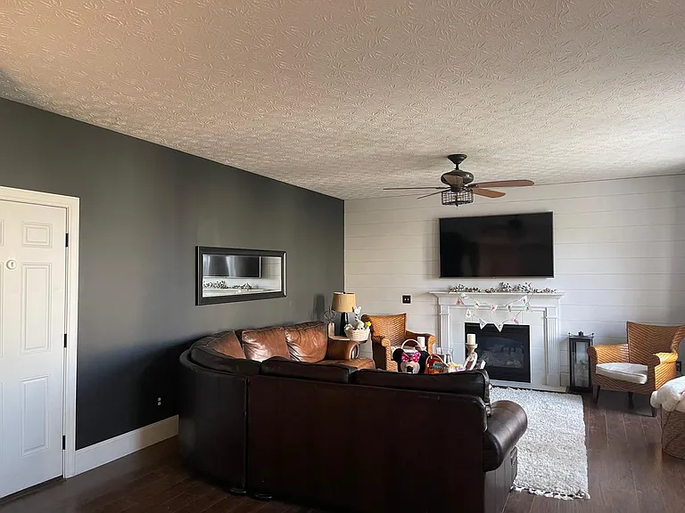 Great Room w/ gas fireplace