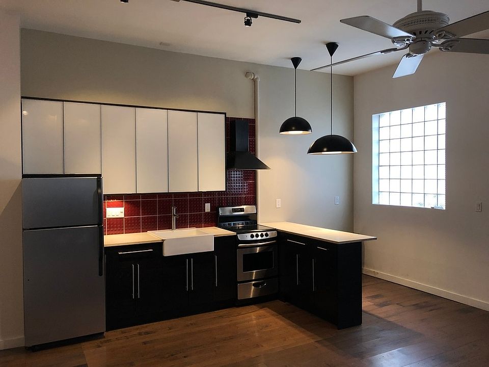 1st image of 158 Grand St #1