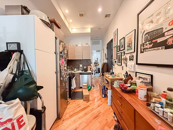 3rd image of 382 Quincy St #2