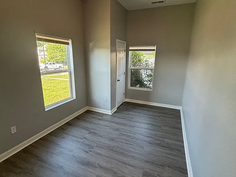 503 W Hovey St — Photo 16
