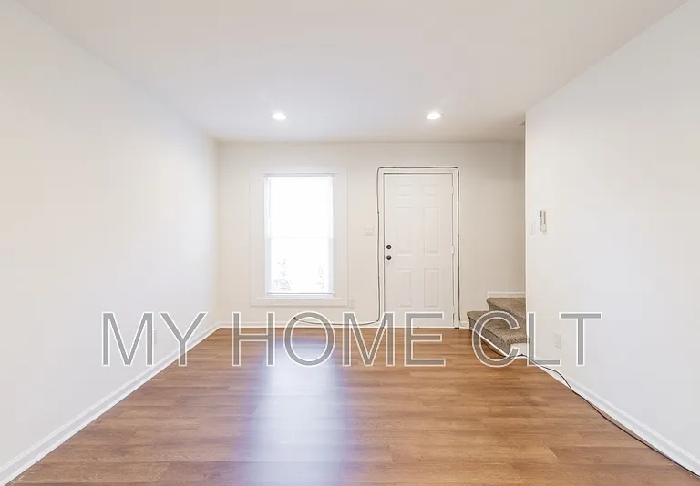 929 Cantwell St #2 — Photo 2