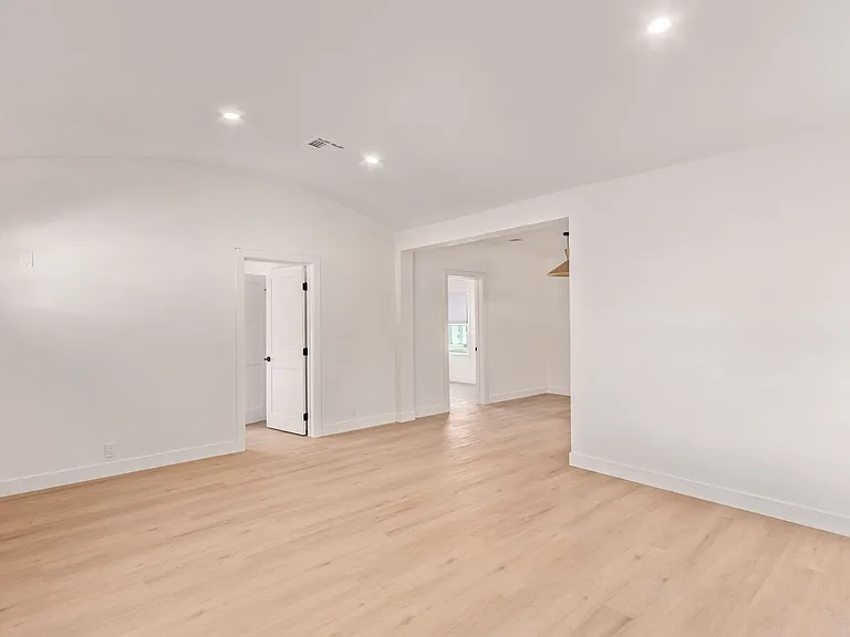 4641 N 8th Pl — Photo 15