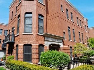 912 W Village Ct, Chicago, IL 60608