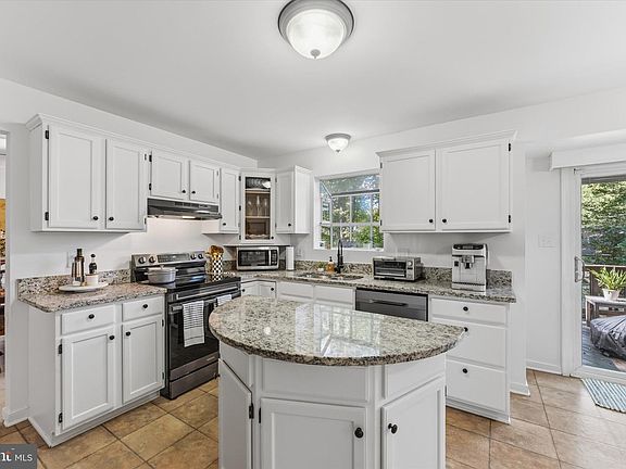 3rd image of 6402 Sugar Maple Ct