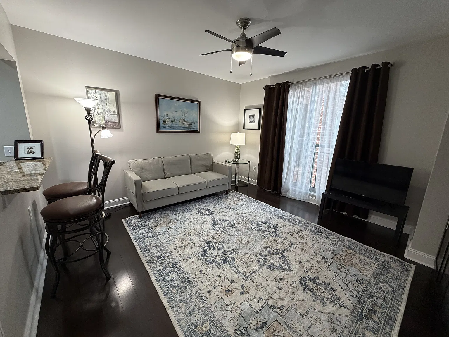2050 Jamieson Ave — Photo 2