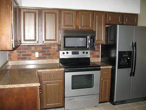 2nd image of 265 Lakeside Park Dr