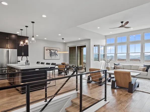 402 E Overlook Loop, Hideout, UT 84036