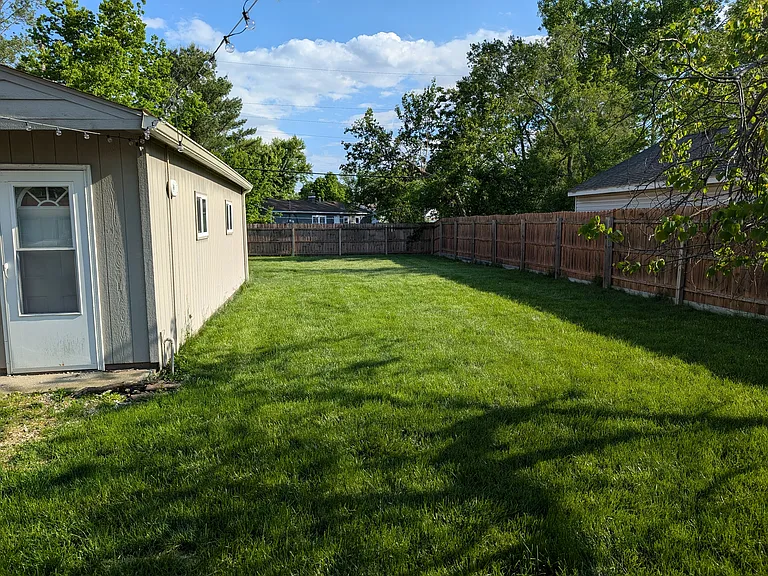 521 E Trevor St — Photo 17