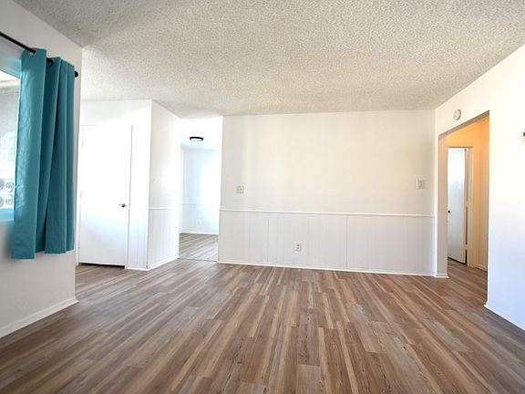 Living Room Picture 3