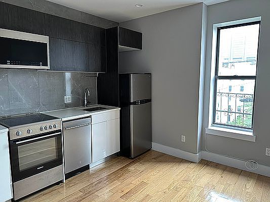 2nd image of 1569 Lexington Ave APT 32