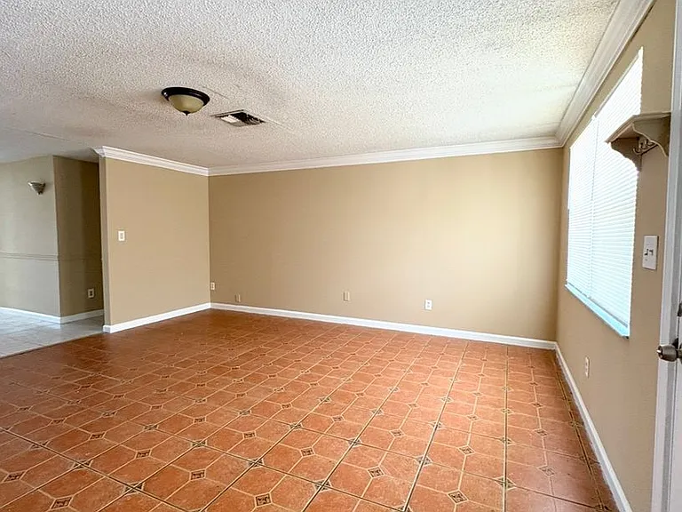 6707 Lenoir Dr — Photo 3